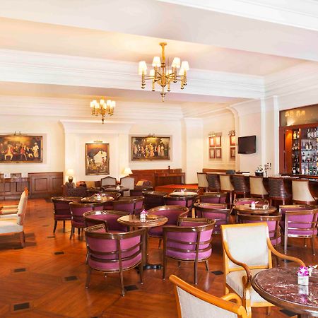 Eros Hotel New Delhi, Nehru Place Kültér fotó The bar at the Imperial Hotel