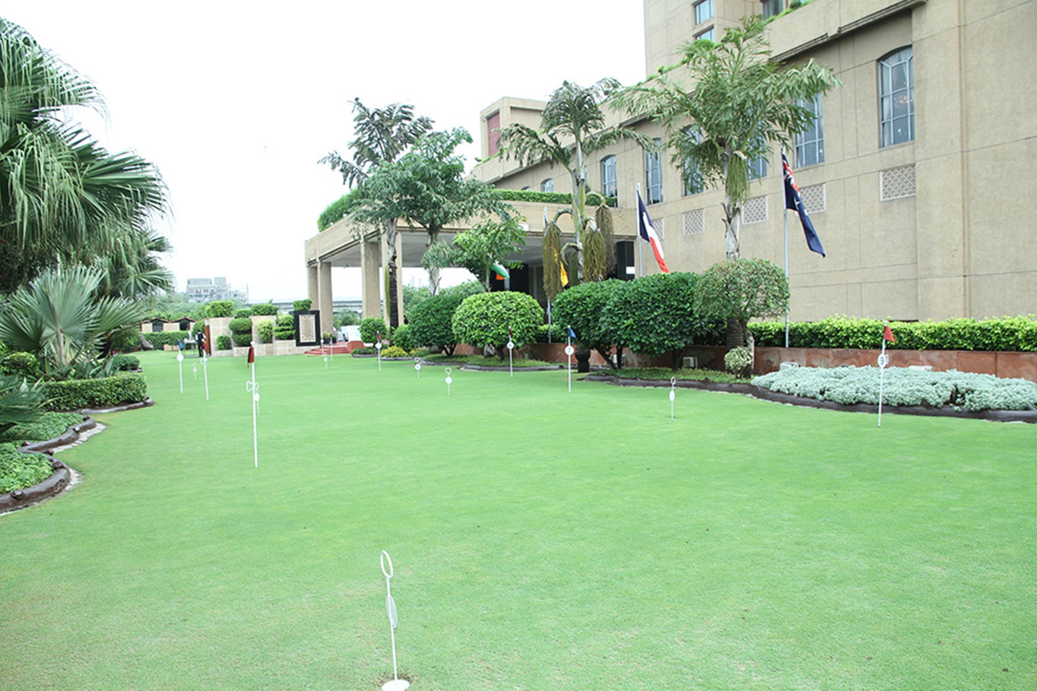 Eros Hotel New Delhi, Nehru Place Kültér fotó The lawn of the Australian embassy in New Delhi