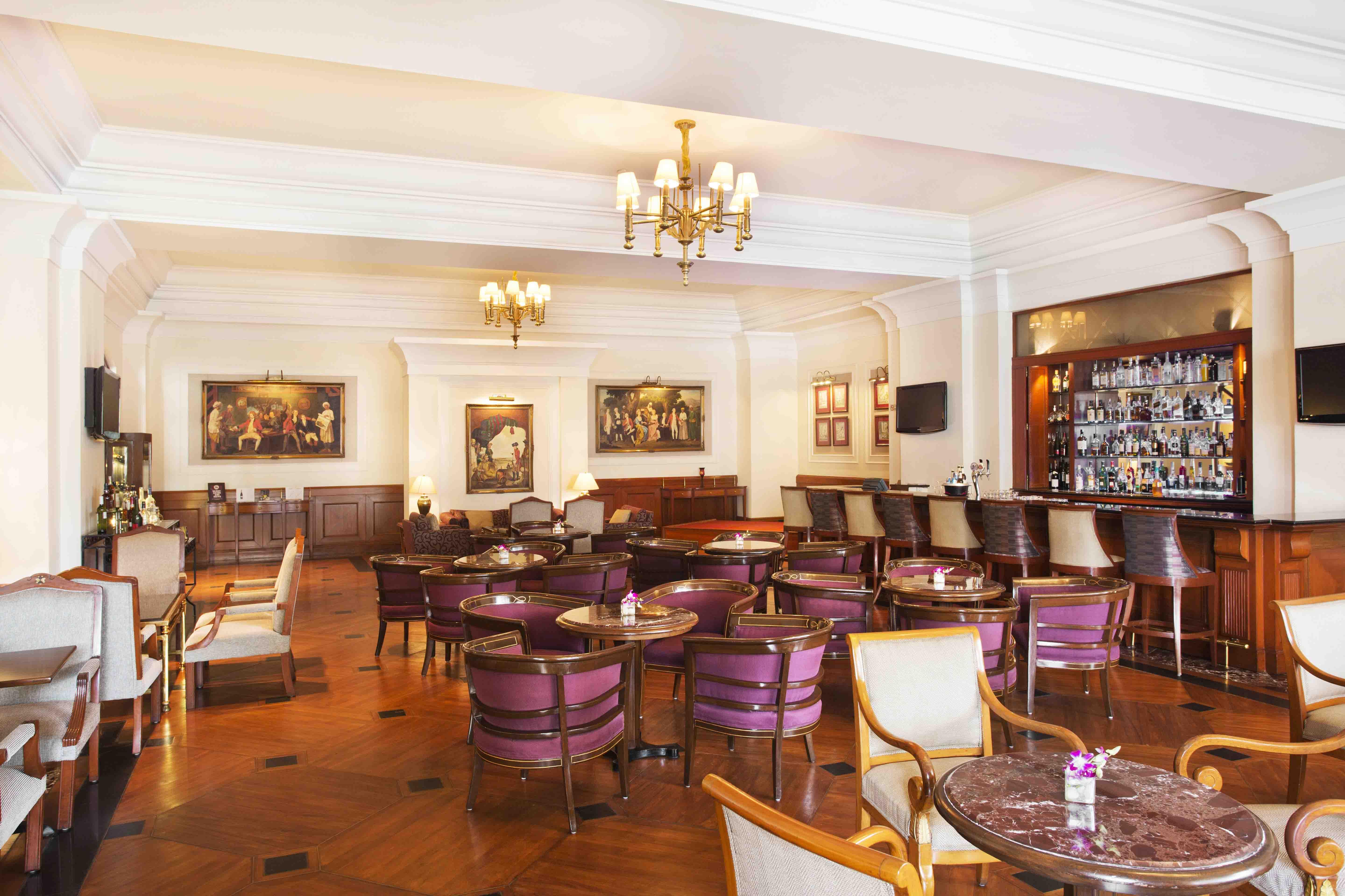 Eros Hotel New Delhi, Nehru Place Kültér fotó The bar at the Imperial Hotel