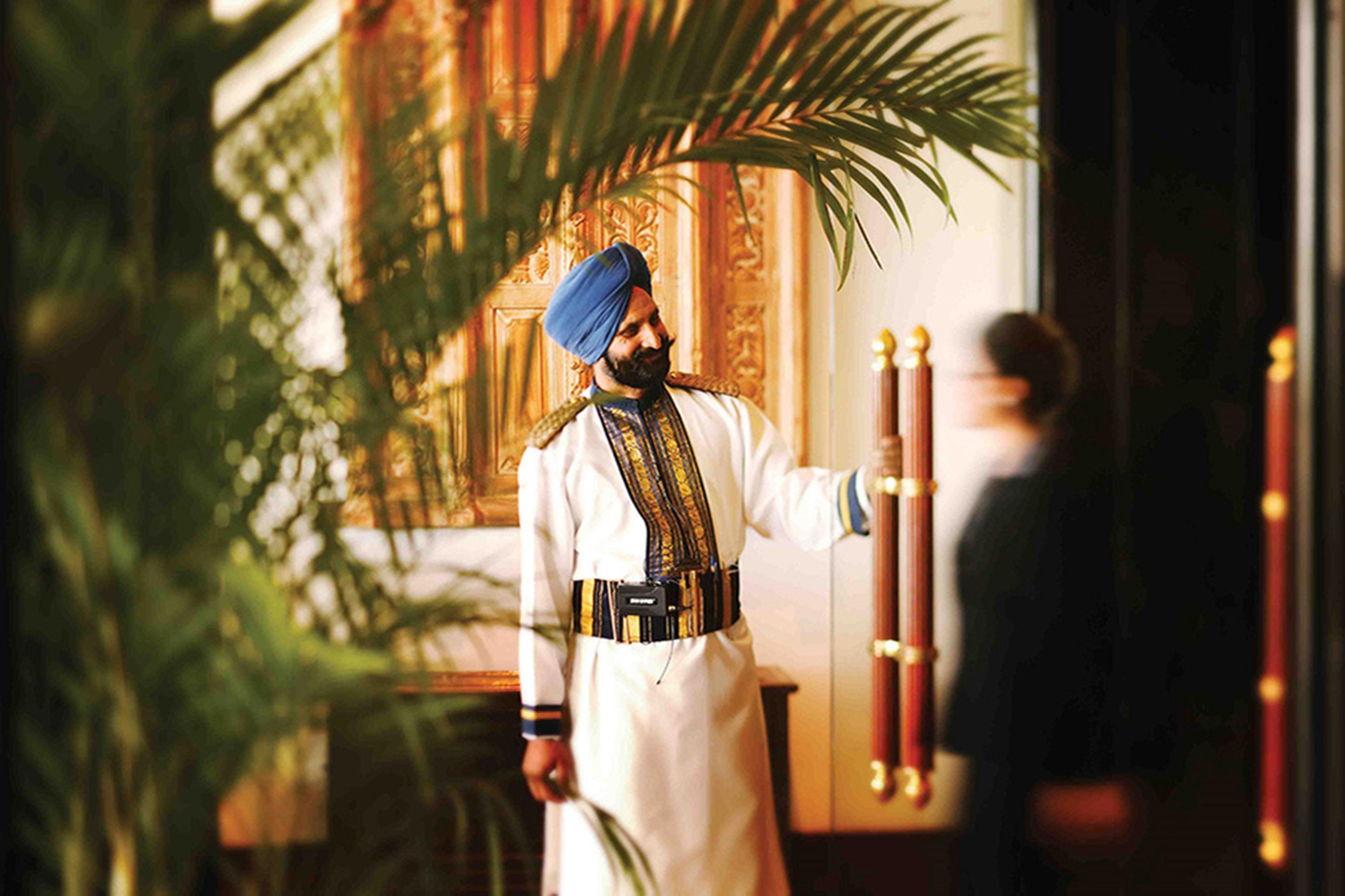Eros Hotel New Delhi, Nehru Place Kültér fotó A doorman at the Taj Mahal Palace, Mumbai