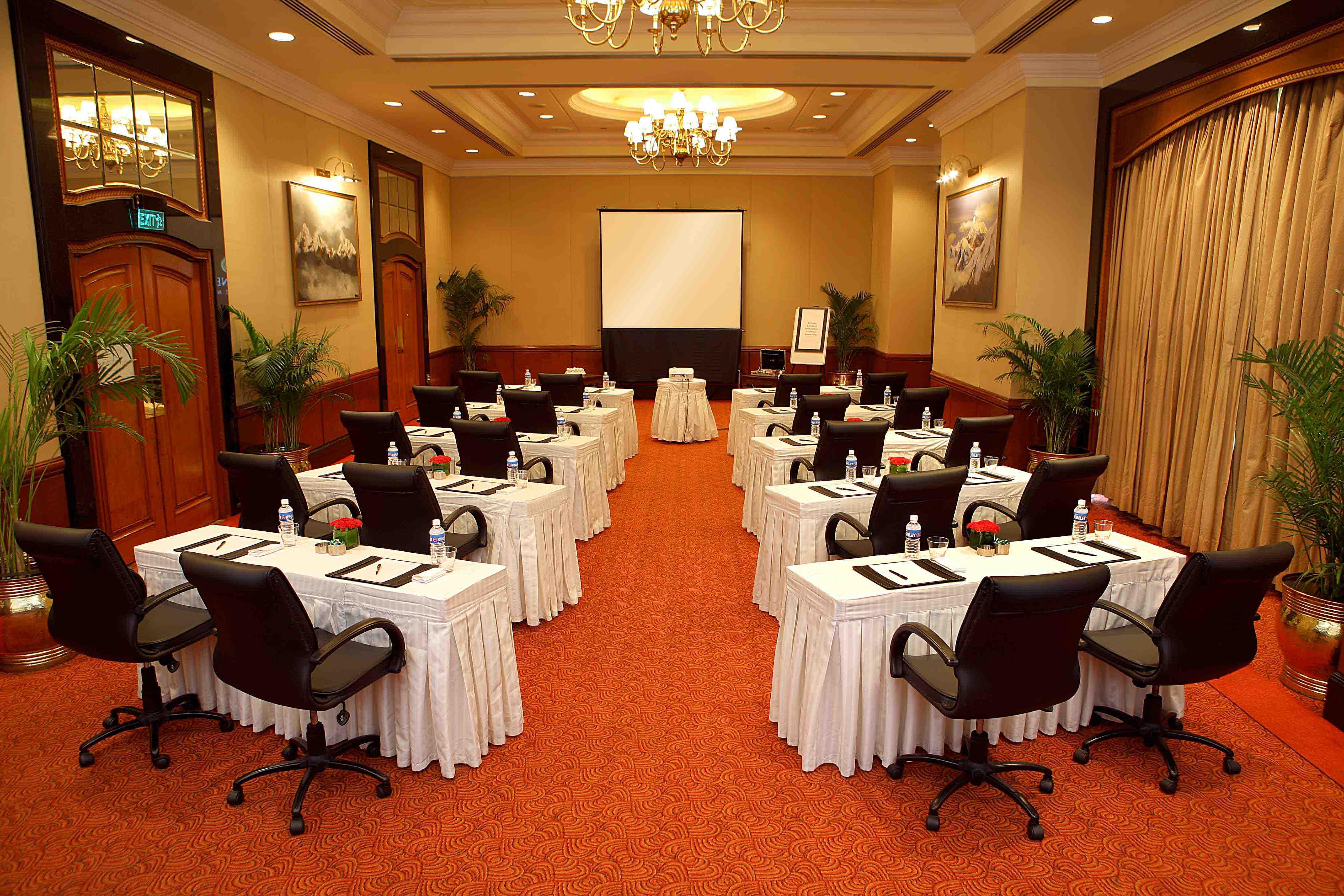 Eros Hotel New Delhi, Nehru Place Kültér fotó A meeting room at a hotel