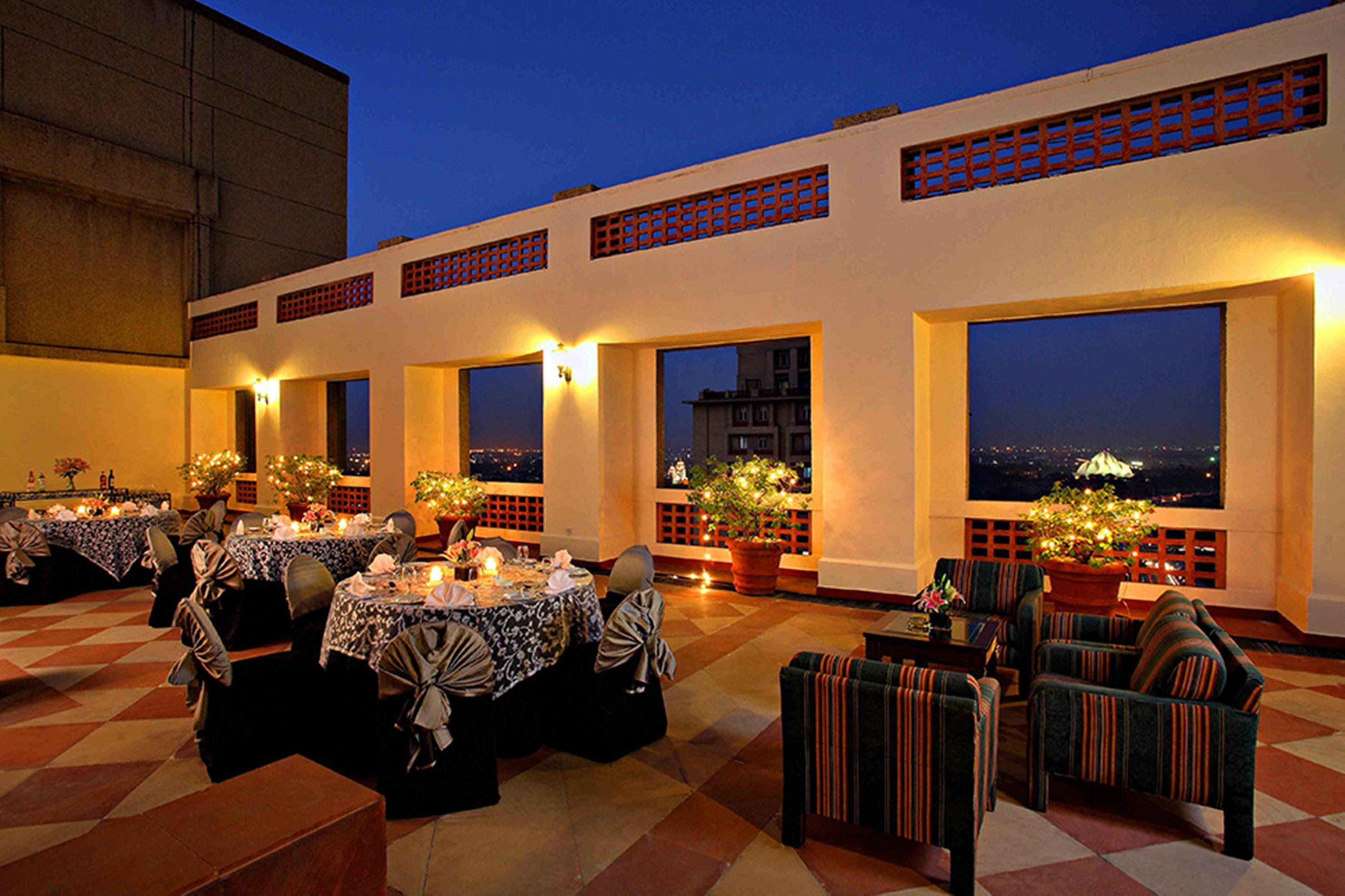 Eros Hotel New Delhi, Nehru Place Kültér fotó Rooftop restaurant