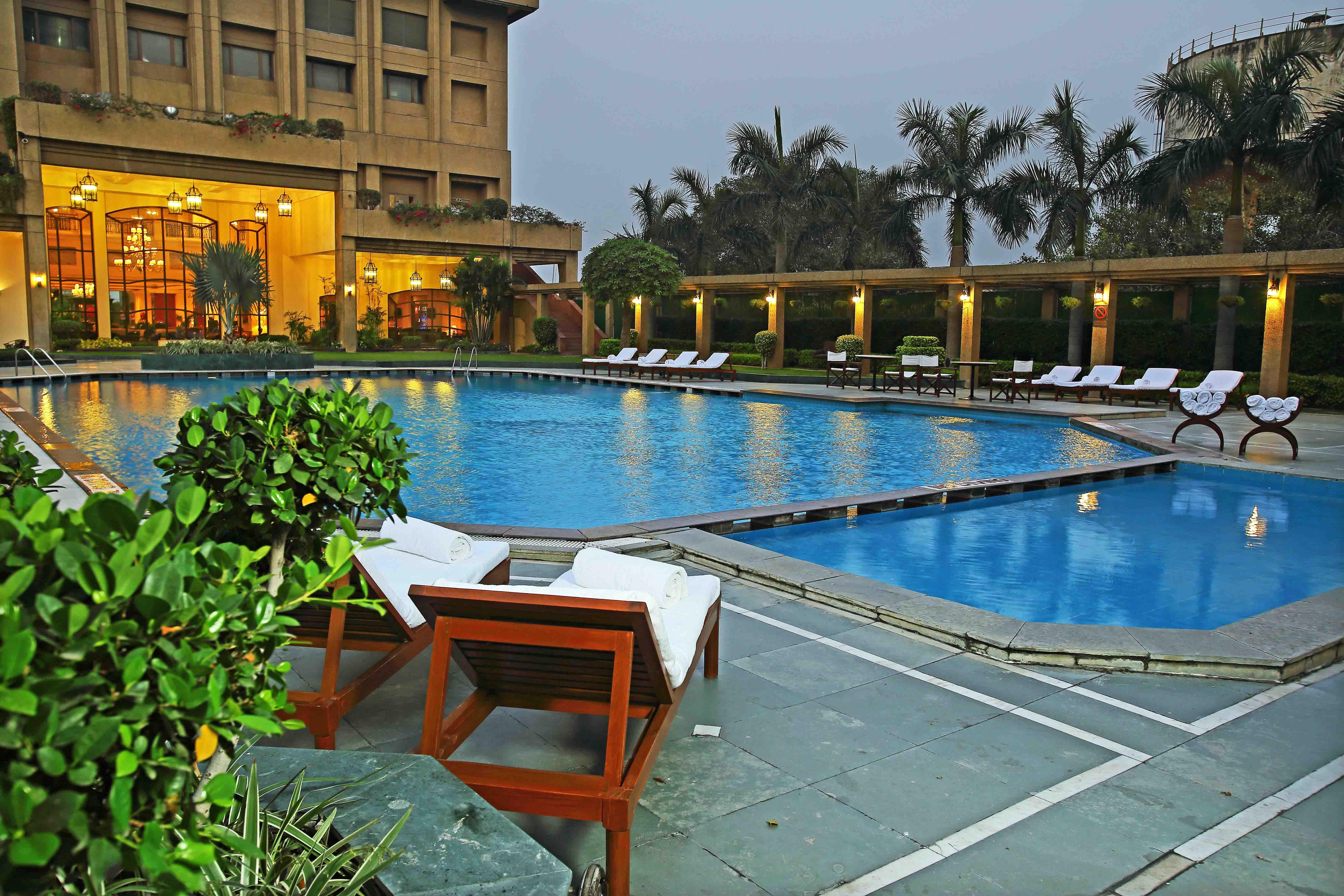 Eros Hotel New Delhi, Nehru Place Kültér fotó The Royal Pool at The Oberoi, New Delhi