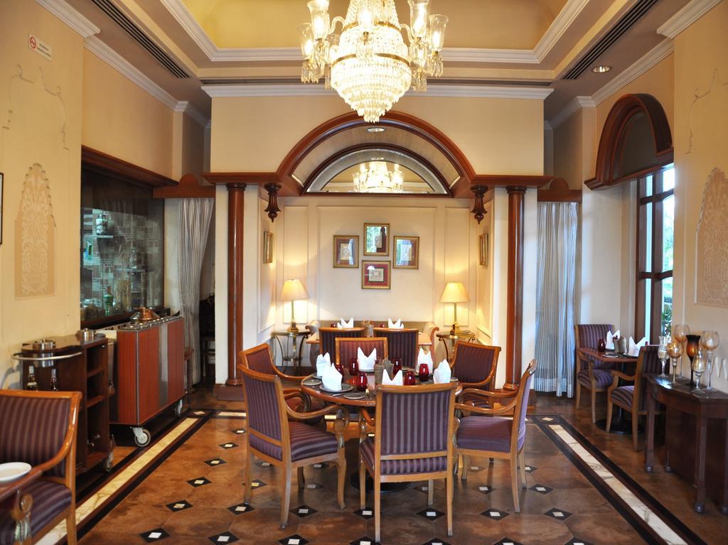 Eros Hotel New Delhi, Nehru Place Kültér fotó The restaurant