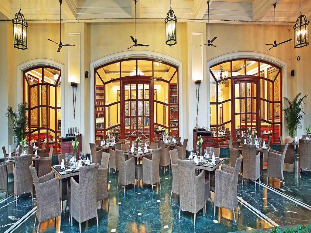 Eros Hotel New Delhi, Nehru Place Kültér fotó The restaurant
