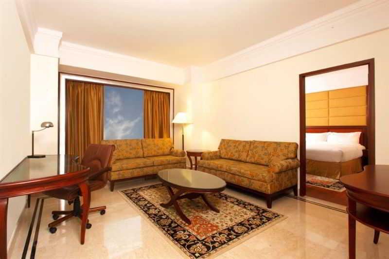 Eros Hotel New Delhi, Nehru Place Kültér fotó Suite at the Taj Bengal