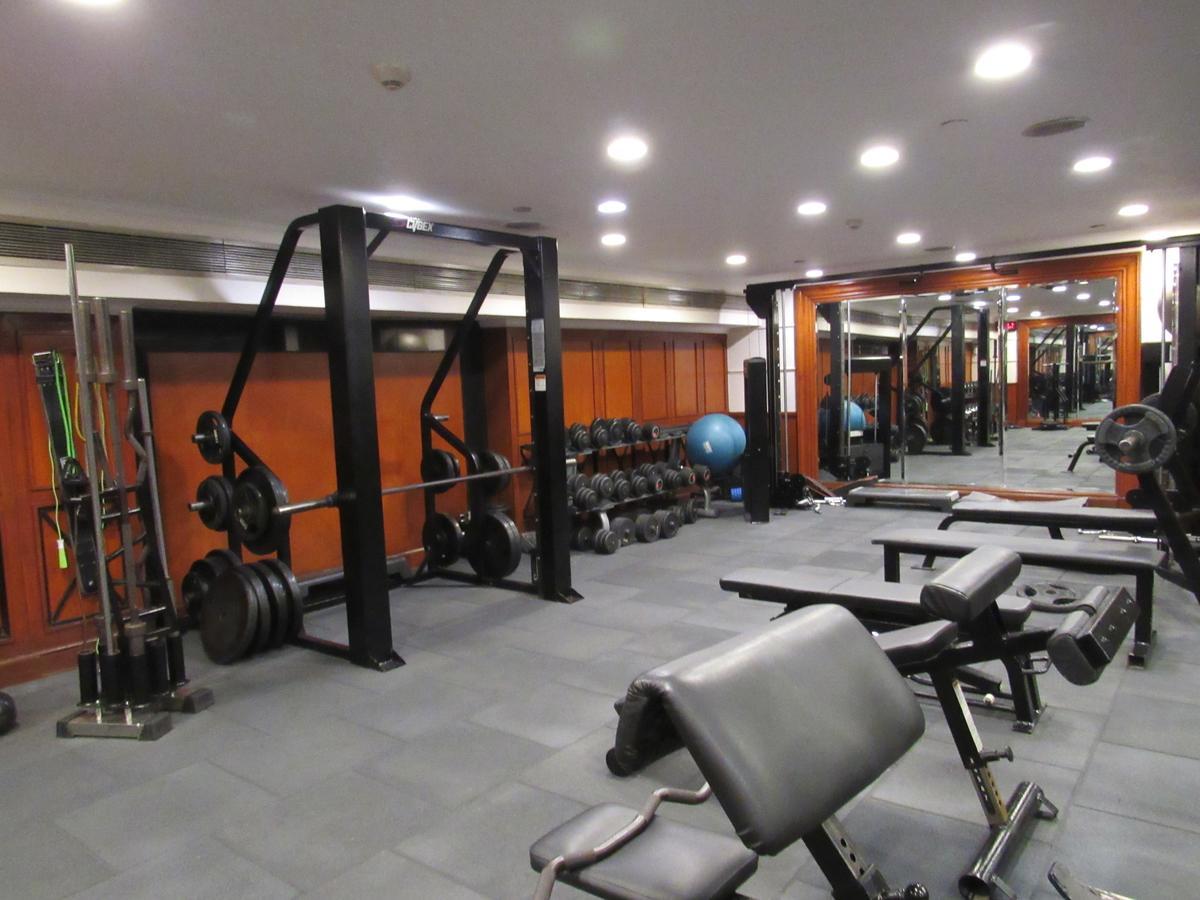 Eros Hotel New Delhi, Nehru Place Kültér fotó The gym at the hotel