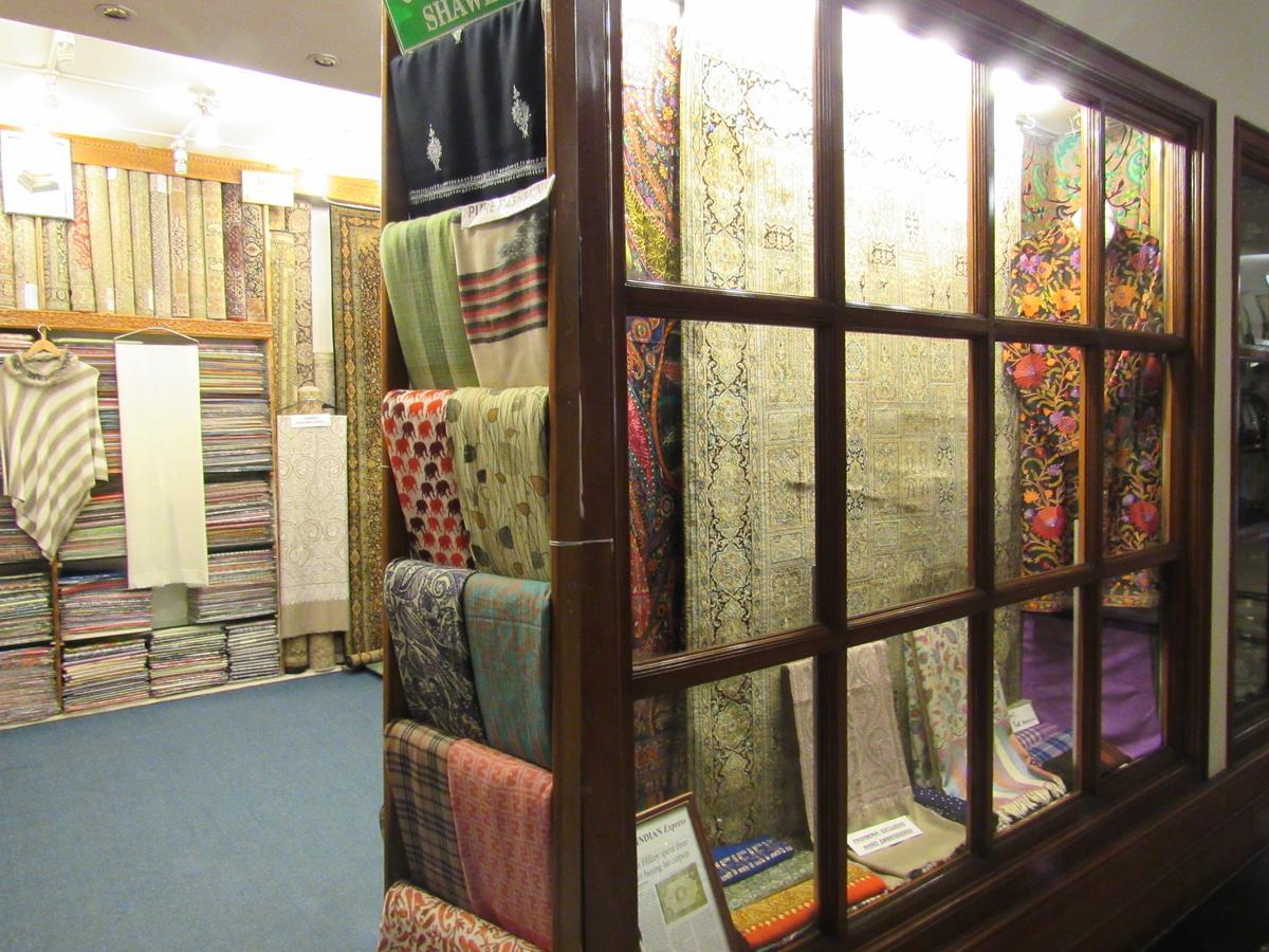 Eros Hotel New Delhi, Nehru Place Kültér fotó A display of Japanese textiles